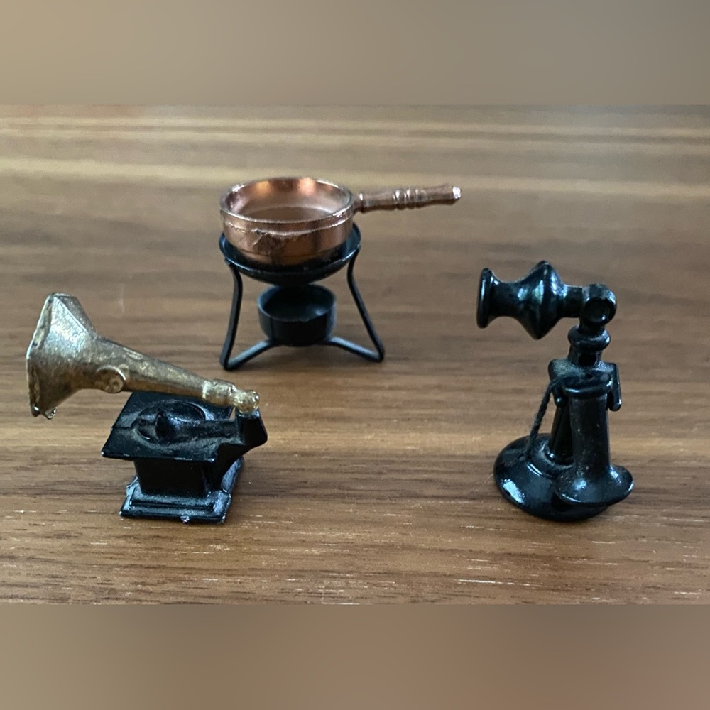 Miniature Black Kitchen Set
